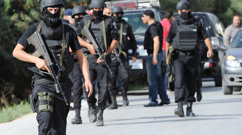 Τυνησία: Στρατιώτες σταμάτησαν παγιδευμένα αυτοκίνητα από τη Λιβύη που πέρασαν τα σύνορα