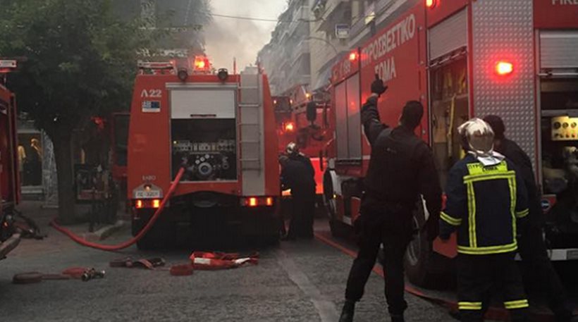 Πυρκαγιά σε εξέλιξη σε διαμέρισμα στο Παγκράτι