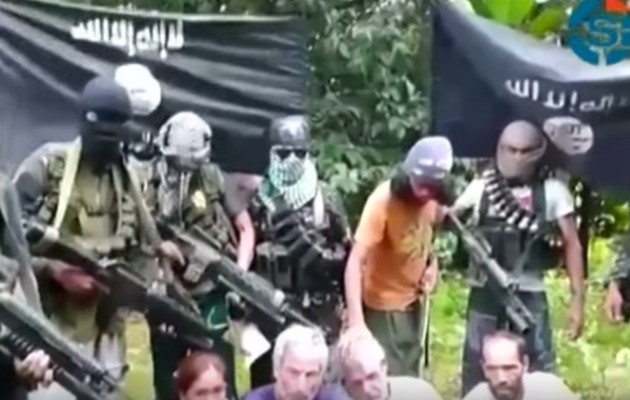 Φιλιππίνες: Το Ισλαμικό Κράτος απειλεί να αποκεφαλίσει τουρίστες – ομήρους [φωτό, βίντεο]