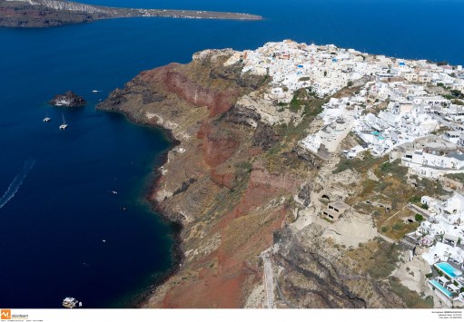 Αυτή κι αν είναι απάτη: Λειτούργησαν πολυτελές ξενοδοχείο που δεν τους ανήκει στη Σαντορίνη