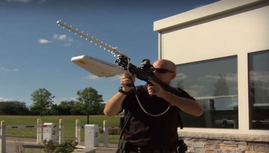 Έφτιαξαν το πρώτο Αντι-Drone όπλο που χρησιμοποιεί ραδιοκύματα [βίντεο]