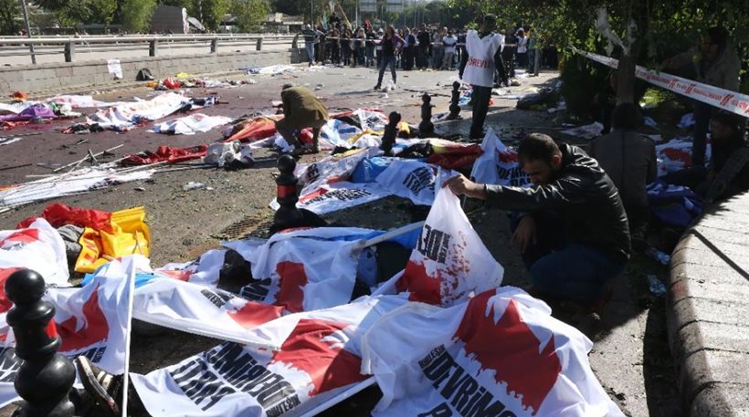 Μακελειό Άγκυρας: Γιλέκα αυτοκτονίας, καλάζνικοφ και χειροβομβίδες των τρομοκρατών βρήκε η τουρκική αστυνομία