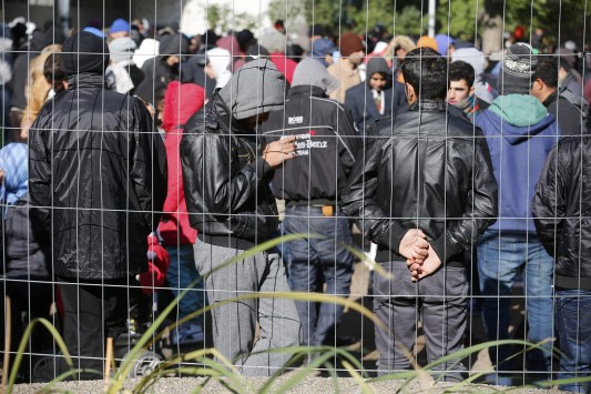 Η Α.Μέρκελ αρνείται να υψώσει φράκτη στα σύνορα με την Αυστρία για τους λαθρομετάναστες
