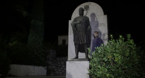 Στόχος βομβιστών το άγαλμα του Παλαιολόγου στο Μυστρά! [φωτο-βίντεο]