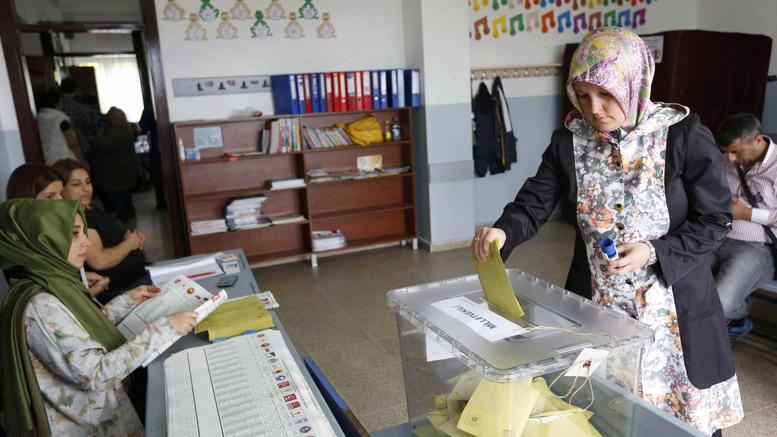 Έκλεισαν οι κάλπες στην Τουρκία- Στις 9 το βράδυ τα πρώτα αποτελέσματα