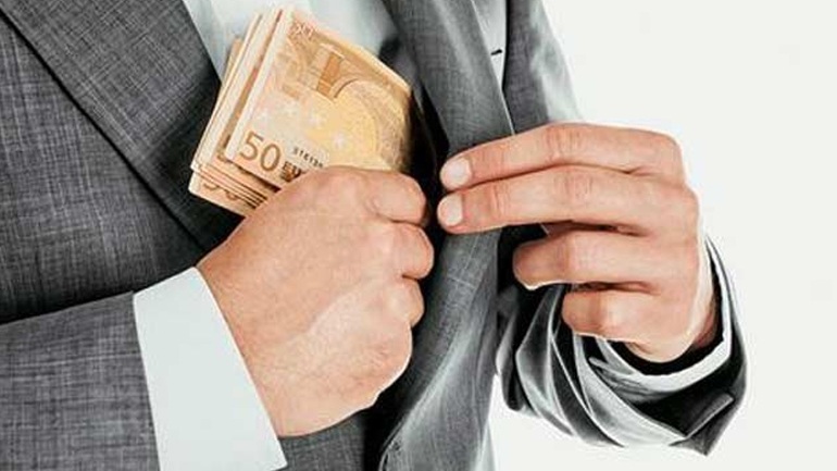 “Ξέχασε” να δηλώσει εισοδήματα 800.000 ευρώ