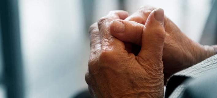 Οι ηλικιωμένοι πιστολέρο του Πειραιά -Παππούς και γιαγιά είχαν πάνω τους 6 όπλα