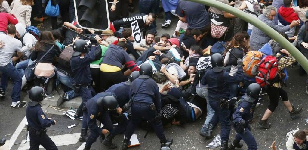 “Βράζει” η Γερμανία για πρόσφυγες-λάθρο: Οι “σκληροί” δεξιοί απειλούν την Α.Μέρκελ με εμφύλιο πόλεμο!