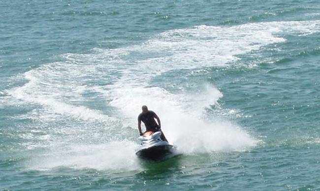 Λέσβος: Συνελήφθη Τούρκος διακινητής που μετέφερε πρόσφυγες με τζετ σκι