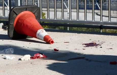 Δείτε εικόνες από το άγριο ξύλο Σέρβων- Κροατών στο αεροδρόμιο Ελ. Βενιζέλος