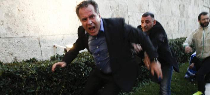 Ανακάλυψαν τους 3 δράστες της επίθεσης κατά Κουμουτσάκου