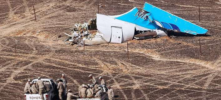 Οι τρύπες στις λαμαρίνες του Airbus δείχνουν έκρηξη μέσα στην καμπίνα [φωτό]