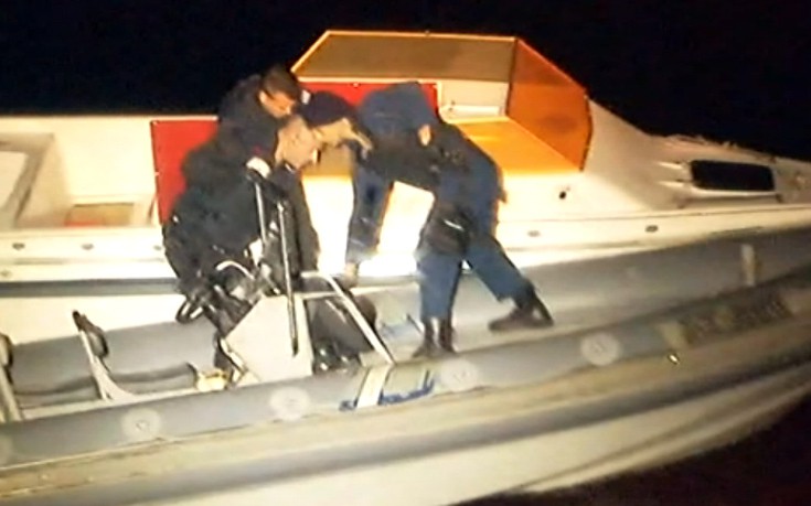 Η μάχη των Ελλήνων λιμενικών με τους Τούρκους δουλέμπορους- Καρέ καρέ η σύλληψη τους (βίντεο)