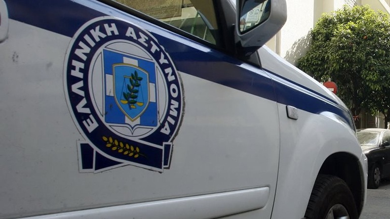 Χειροπέδες σε 43χρονο για ναρκωτικά, όπλο και φυτίλια