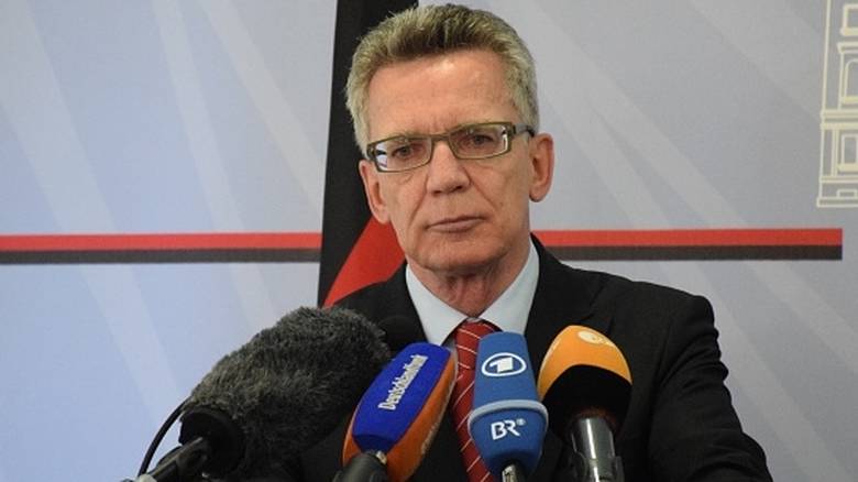 Γερμανός ΥΠΕΣ: “Περιορισμένη προστασία σε πρόσφυγες από Συρία και χωρίς να μπορούν να φέρουν τις οικογένειές τους”