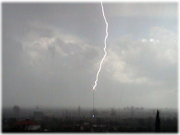 Έκλεψαν αλεξικέραυνο 15μέτρων από το νοσοκομείο Λαμίας