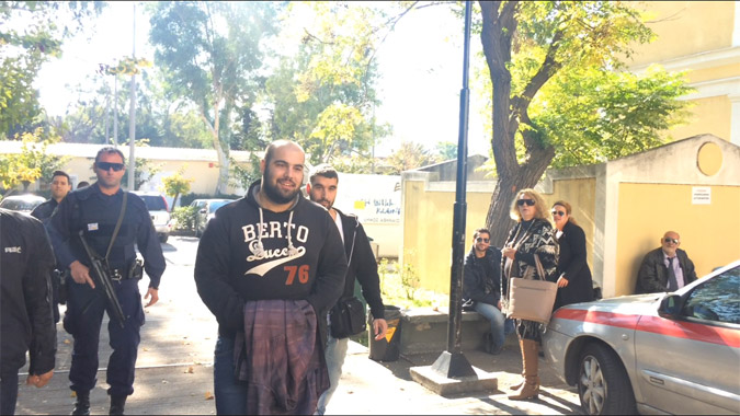 Στον Εισαγγελέα ο συλληφθείς που προστάτευε τον Γ.Κουμουτσάκο – “Ήθελε να τον προστατέψει” λένε οι φίλοι του