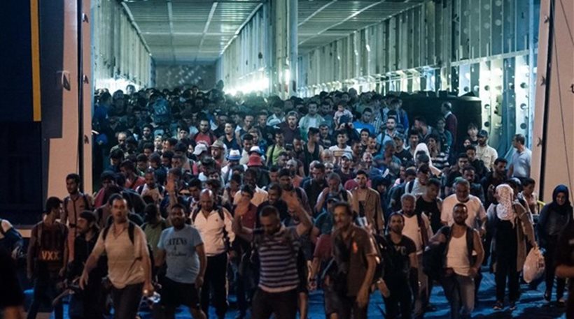 Πλοία μετέφεραν σχεδόν 11.000 ”λάθρο” και πρόσφυγες σε Πειραιά και Καβάλα