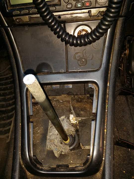 Φωτογραφίες από περιπολικά της ΕΛ.ΑΣ δείχνουν τα αποτελέσματα των αλόγιστων περικοπών