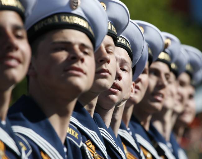 Ρωσία: Μεγαλειώδης παρέλαση για την Ημέρα Στρατιωτικής Τιμής [βίντεο]