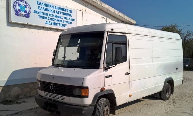 Έβρος:  Συνελήφθησαν 7 διακινητές που έκρυβαν 47 “λάθρο” σε μια κλούβα