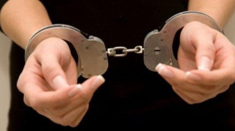 Σύζυγος πρώην υπουργού υποσχέθηκε διορισμό και απέσπασε χιλιάδες ευρώ