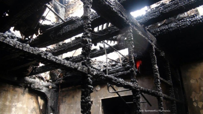 Έκλεψε και έκαψε το σπίτι της πεθεράς του – Ποια κίνηση αποκάλυψε το ένοχο μυστικό του