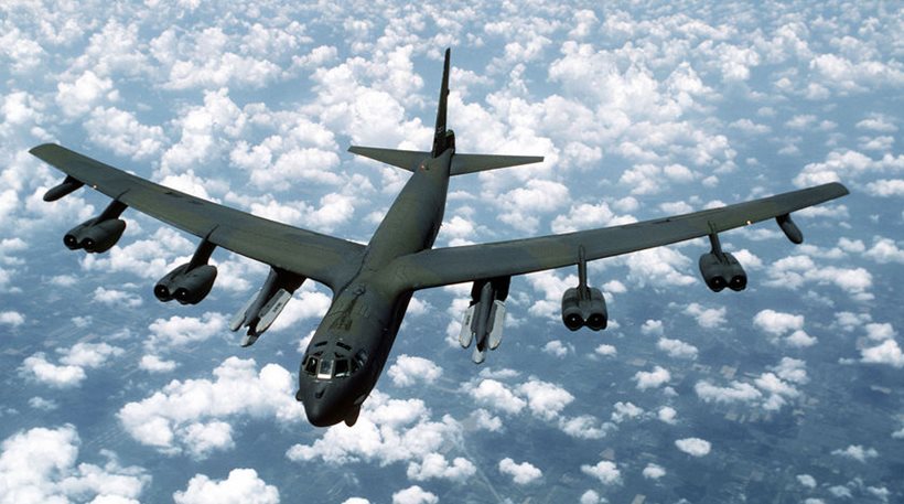 Προκαλούν οι ΗΠΑ: Bομβαρδιστικό B-52 πέταξε πάνω από το τεχνητό κινεζικό νησί Σπάρτλι