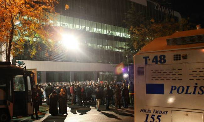Συνεχίζεται ο “εκδημοκρατισμός” στην Τουρκία – Νέα εισβολή της αστυνομίας σε εφημερίδα