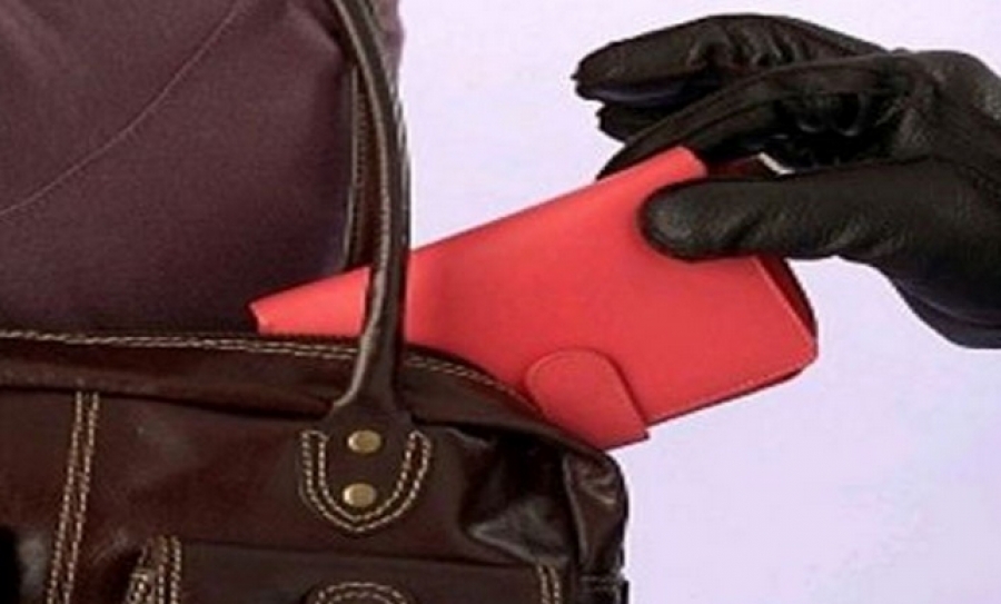 “Μακρυχέρα” υπάλληλος έκλεβε το αφεντικό της επί 6 μήνες!