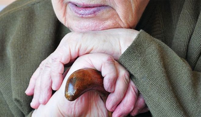 Έμπαιναν μέσα σε σπίτια και ξυλοκοπούσαν ηλικιωμένες για να τις ληστέψουν