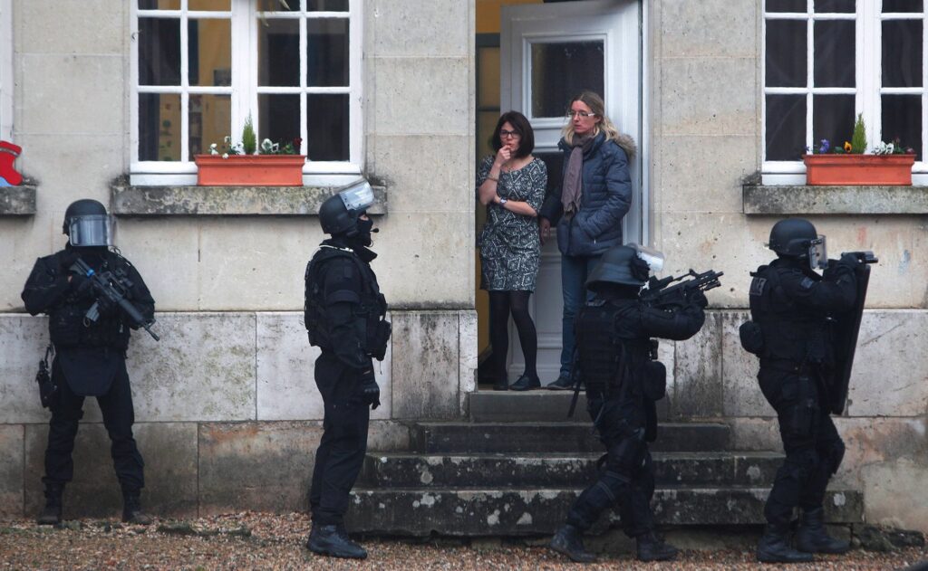 Σοκ: Η γαλλική υπηρεσία πληροφοριών είχε προειδοποιήσει την κυβέρνηση για την εγκληματική πολιτική της στην Συρία! – “Θα μας τινάξουν αυτοί που βοηθάμε”!