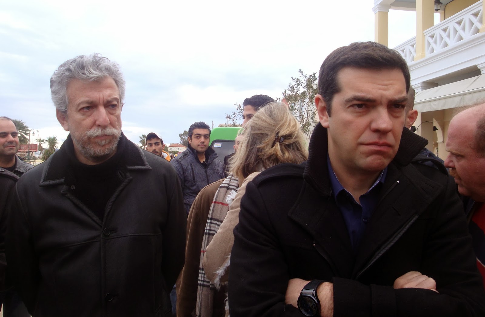 Eκτακτη σύσκεψη στο Μαξίμου για ασφάλεια και ροές λάθρο-προσφύγων – Συλληπητήρια Π.Παυλόπουλου σε Φ.Ολάντ