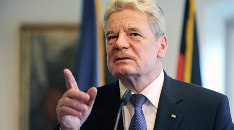 Γιοάχιμ Γκάουκ: Οι τρομοκρατικές επιθέσεις στο Παρίσι είναι ένα νέο είδος πολέμου