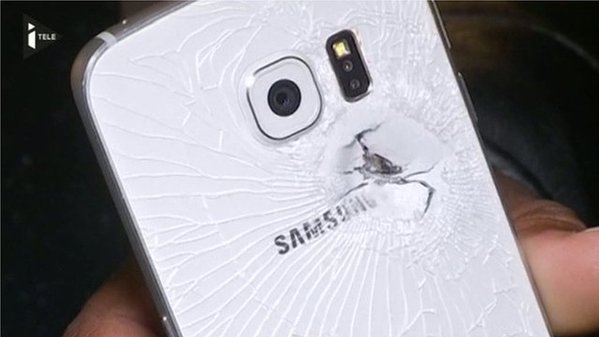 Το κινητό Samsung τον έσωσε από τους ισλαμιστές τρομοκράτες – Δείτε πως σταμάτησε τη σφαίρα (φωτο)