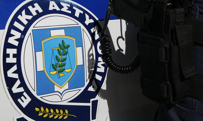 Αναστάτωση στην Πάτρα με άνδρα που απειλούσε με ψεύτικο όπλο