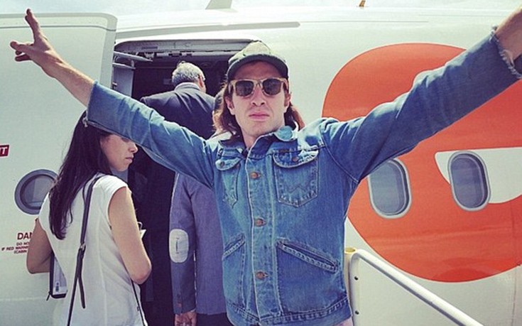 Πώς κατάφερε να επιζήσει ο ντράμερ των Eagles of Death Metal τη στιγμή της επίθεσης στο Μπατακλάν (φωτό)