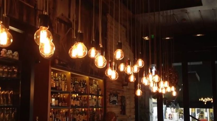 Η στιγμή που ο σεισμός των 6,1 Ρίχτερ ταρακουνά τη μισή Ελλάδα! (βίντεο)