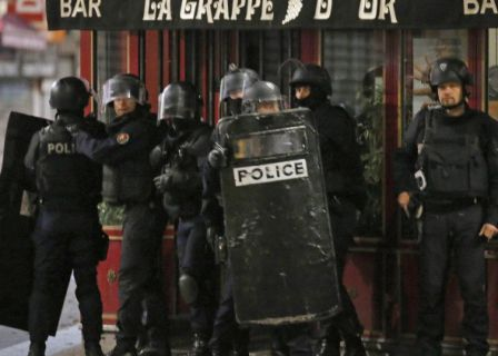 Γαλλική αστυνομία στους δημοσιογράφους: “Μεταδίδετε όσο το δυνατόν λιγότερα”
