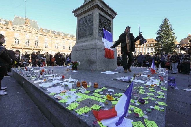 Η έρευνα δείχνει και ένατο δράστη ανάμεσα στους ισλαμιστές της επίθεσης στο Παρίσι