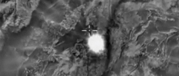 Ανελέητο “σφυροκόπημα” των βυτιοφόρων του ISIS από τη ρωσική αεροπορία [βίντεο] [upd]