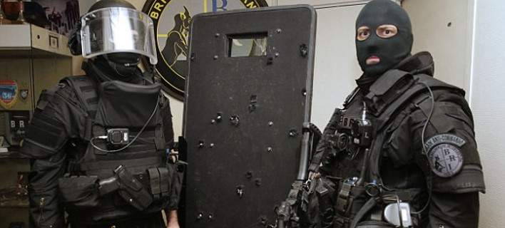 Η ασπίδα που σταματάτησε τις σφαίρες των τζιχαντιστών – Πώς κατασκευάζεται και πόσο κοστίζει [φωτο]