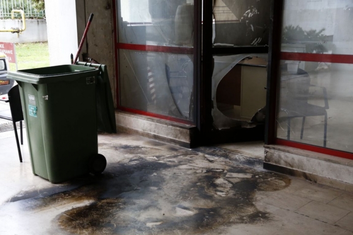 Εμπρηστική επίθεση στα ΕΛΤΑ Πεύκης