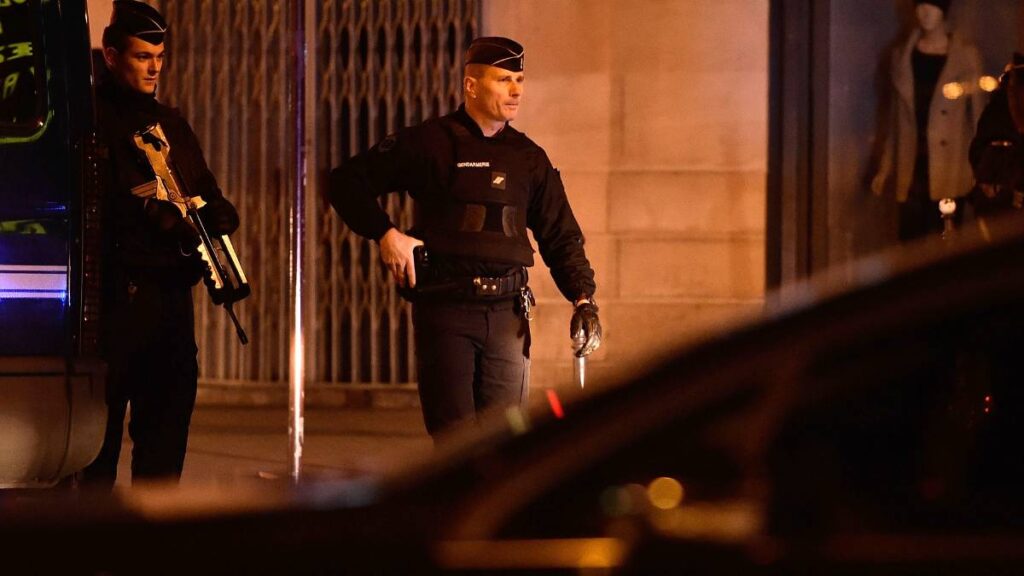 Γαλλία: Αρνείται τον αστυνομικό έλεγχο και προσπαθεί να αρπάξει το όπλο του αστυνομικού [βίντεο]