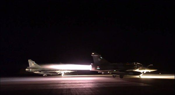 Γαλλικά Rafale απονηώθηκαν από το “Charles de Gaulle” θα χτύπησαν στόχους του ISIS στη Ράκκα