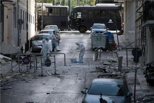 Ολοκληρώθηκε πριν λίγο η έρευνα των αρχών στο σημείο της έκρηξης στο ΣΕΒ [φωτό]