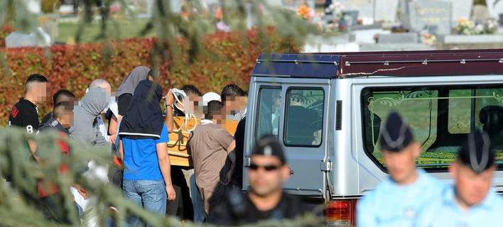 Στο “πόδι” η Γαλλία για το που θα ταφούν οι 9 τρομοκράτες του Παρισιού
