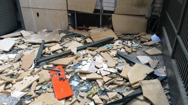 Εικόνες καταστροφής σε ΣΕΒ και κυπριακή πρεσβεία [φωτο-βίντεο]