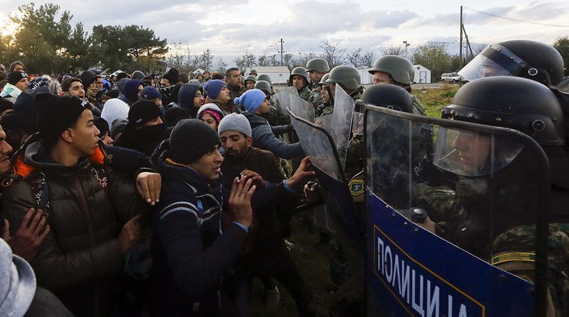 Σοβαρά επεισόδια μεταξύ σκοπιανής αστυνομίας και λαθρομεταναστών στην Ειδομένη [φωτό]