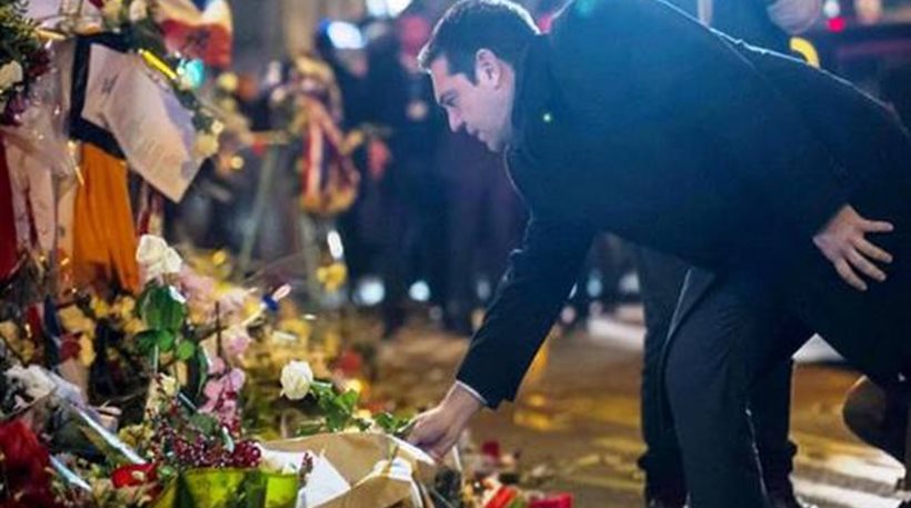 To λευκό τριαντάφυλλο που άφησε ο Τσίπρας στο Μπατακλάν (φωτό)